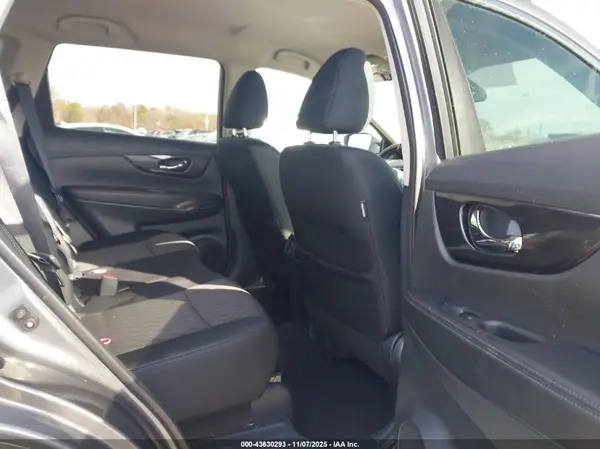 5N1AT2MV3JC750291 2018 NISSAN ROGUE - Image 8