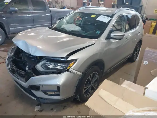 5N1AT2MV3JC754065 2018 NISSAN ROGUE - Image 2