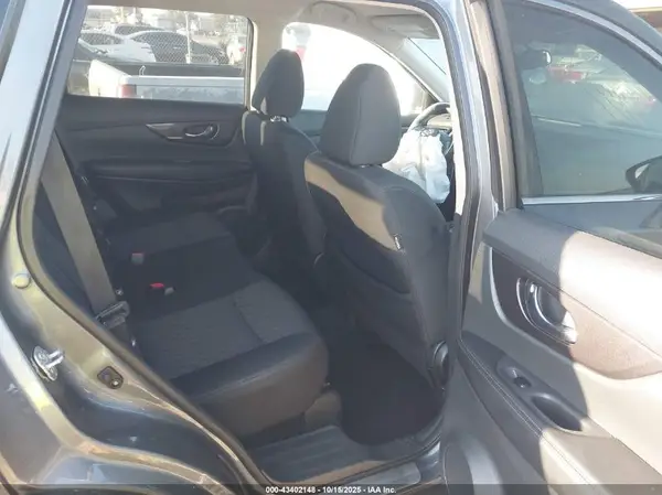 5N1AT2MV3JC758228 2018 NISSAN ROGUE - Image 8