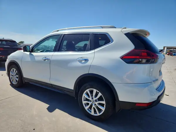 5N1AT2MV3JC758665 2018 NISSAN ROGUE - Image 2