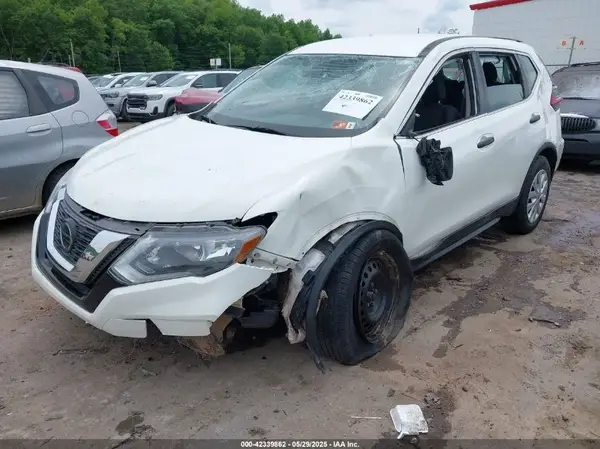 5N1AT2MV3JC759833 2018 NISSAN ROGUE - Image 2