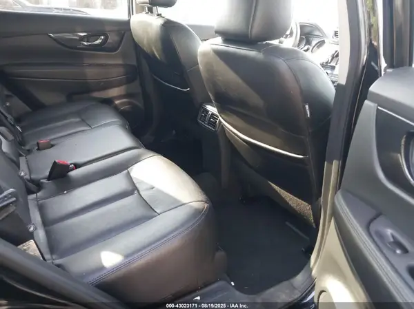 5N1AT2MV3JC761064 2018 NISSAN ROGUE - Image 8