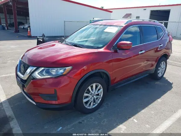 5N1AT2MV3JC768256 2018 NISSAN ROGUE - Image 2