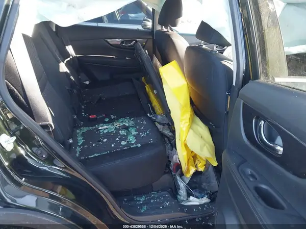 5N1AT2MV3JC771416 2018 NISSAN ROGUE - Image 8