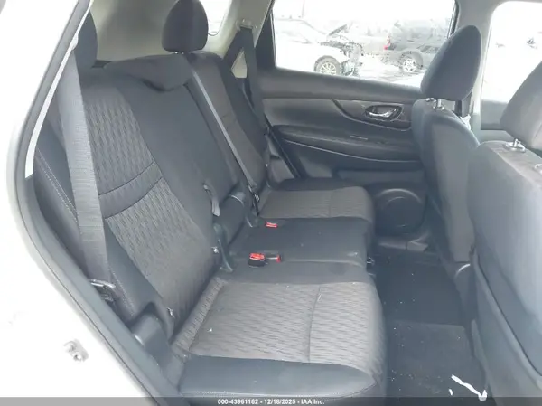 5N1AT2MV3JC773358 2018 NISSAN ROGUE - Image 8