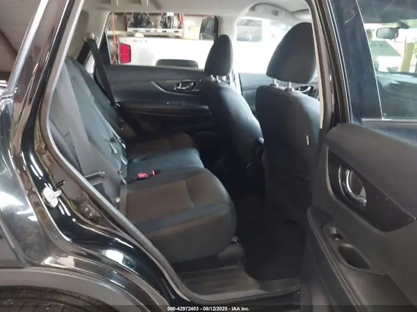 5N1AT2MV3JC777667 2018 NISSAN ROGUE - Image 8