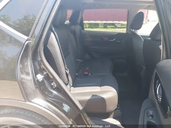 5N1AT2MV3JC780665 2018 NISSAN ROGUE - Image 8