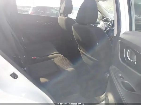 5N1AT2MV3JC788054 2018 NISSAN ROGUE - Image 8