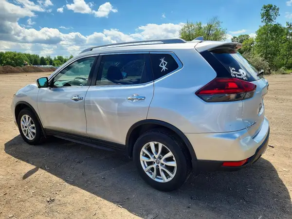 5N1AT2MV3JC790578 2018 NISSAN ROGUE - Image 2