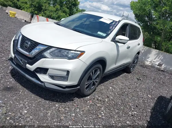 5N1AT2MV3JC797031 2018 NISSAN ROGUE - Image 2