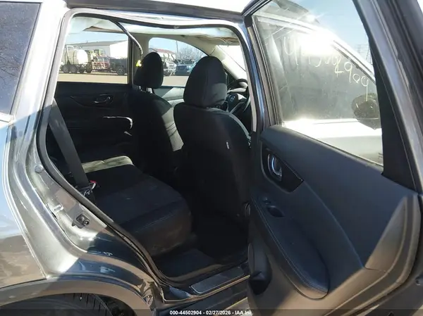 5N1AT2MV3JC797496 2018 NISSAN ROGUE - Image 8