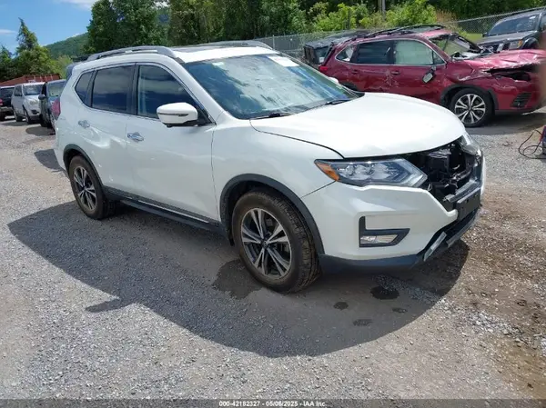 5N1AT2MV3JC811915 2018 NISSAN ROGUE - Image 1