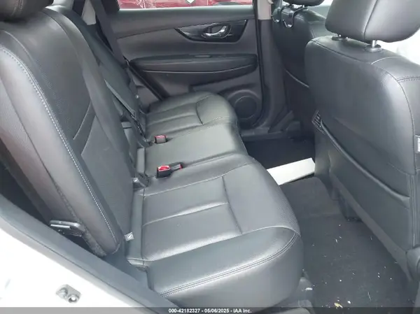 5N1AT2MV3JC811915 2018 NISSAN ROGUE - Image 8