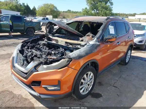 5N1AT2MV3JC812417 2018 NISSAN ROGUE - Image 2