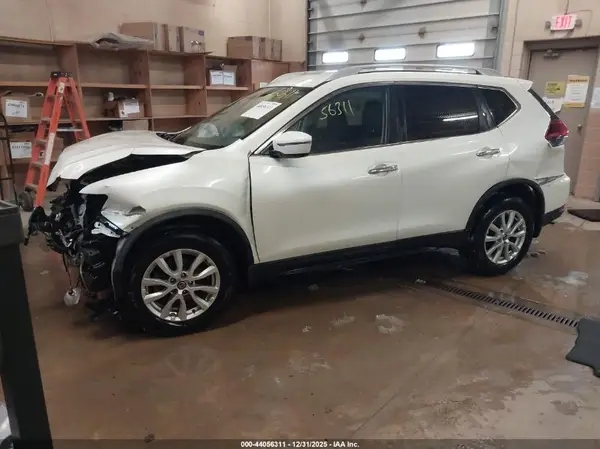 5N1AT2MV3JC812840 2018 NISSAN ROGUE - Image 2