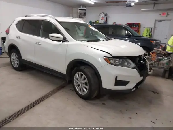5N1AT2MV3JC817309 2018 NISSAN ROGUE - Image 1
