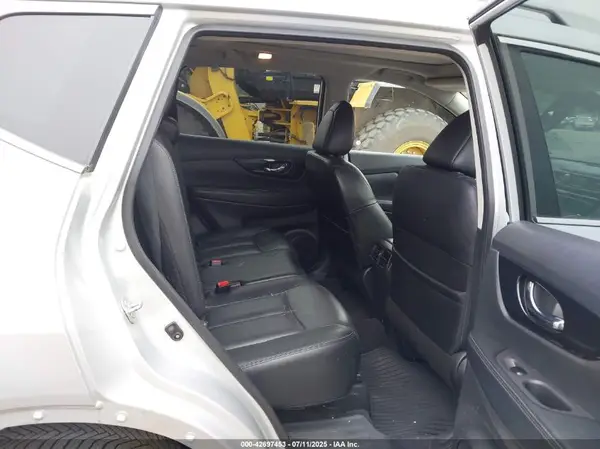 5N1AT2MV3JC832277 2018 NISSAN ROGUE - Image 8