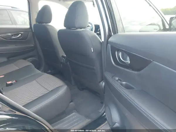 5N1AT2MV3JC845756 2018 NISSAN ROGUE - Image 8