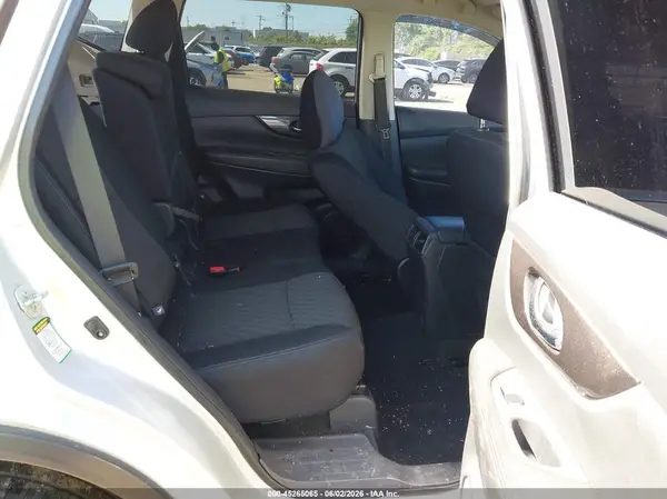 5N1AT2MV3JC850214 2018 NISSAN ROGUE - Image 8