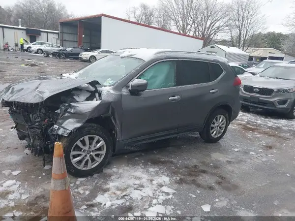5N1AT2MV3KC703795 2019 NISSAN ROGUE - Image 2
