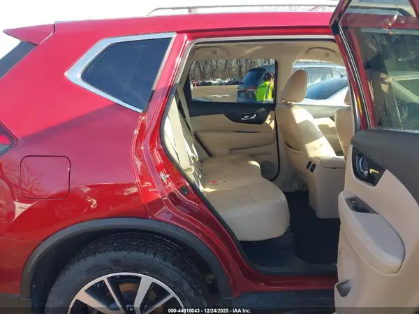 5N1AT2MV3KC705580 2019 NISSAN ROGUE - Image 8