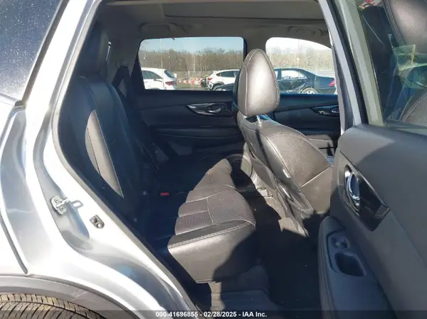5N1AT2MV3KC774379 2019 NISSAN ROGUE - Image 8