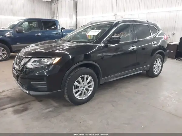5N1AT2MV3KC817862 2019 NISSAN ROGUE - Image 2