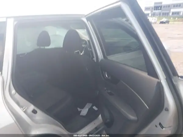 5N1AT2MV3KC840428 2019 NISSAN ROGUE - Image 8