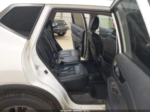 5N1AT2MV4GC767481 2016 NISSAN ROGUE - Image 8