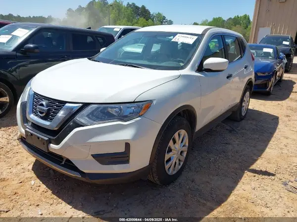 5N1AT2MV4HC732246 2017 NISSAN ROGUE - Image 2