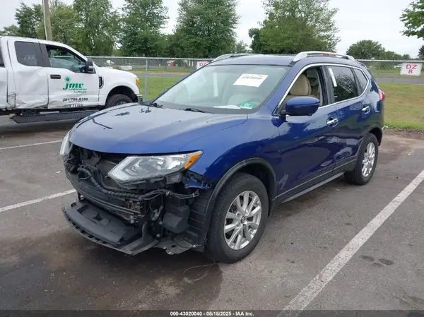 5N1AT2MV4HC733185 2017 NISSAN ROGUE - Image 2