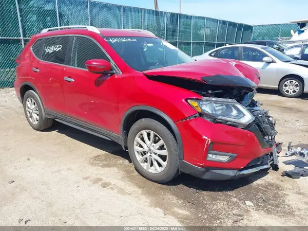 5N1AT2MV4HC734417 2017 NISSAN ROGUE - Image 1