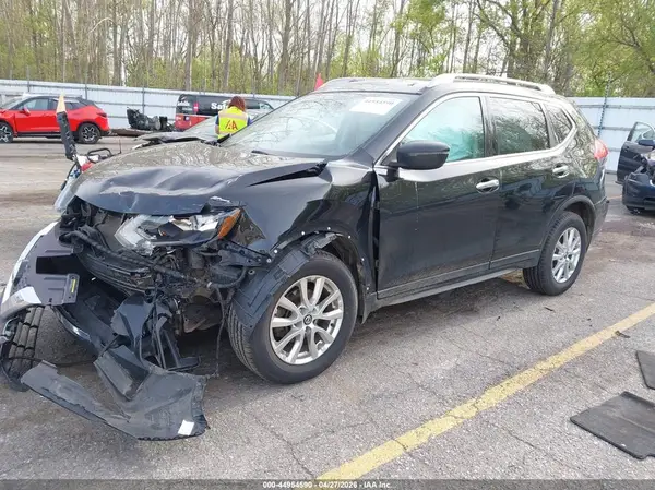 5N1AT2MV4HC735678 2017 NISSAN ROGUE - Image 2