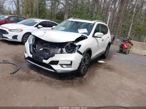 5N1AT2MV4HC737205 2017 NISSAN ROGUE - Image 2