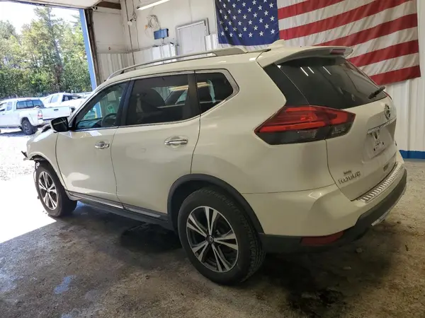 5N1AT2MV4HC740766 2017 NISSAN ROGUE - Image 2