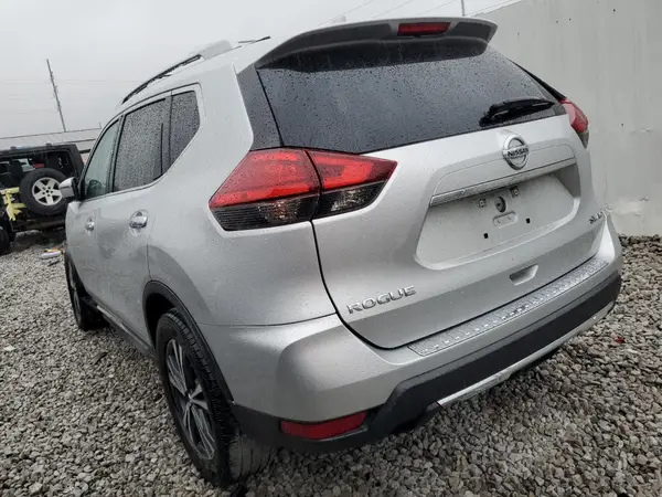 5N1AT2MV4HC740816 2017 NISSAN ROGUE - Image 2