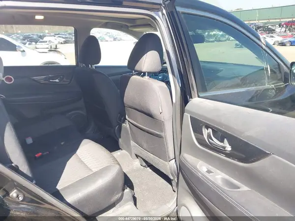 5N1AT2MV4HC741027 2017 NISSAN ROGUE - Image 8