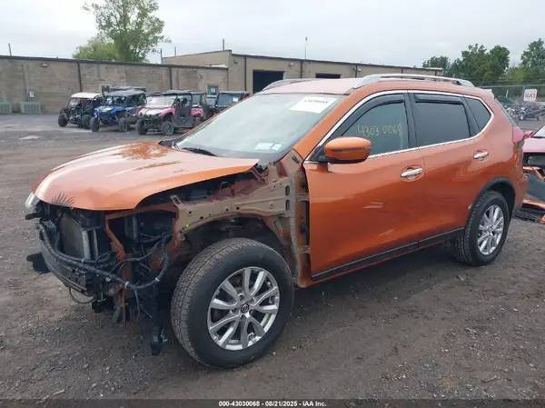5N1AT2MV4HC742064 2017 NISSAN ROGUE - Image 2