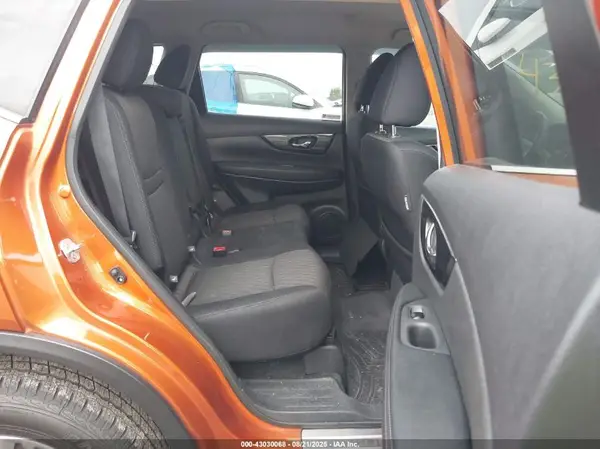 5N1AT2MV4HC742064 2017 NISSAN ROGUE - Image 8