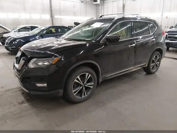 5N1AT2MV4HC742923 2017 NISSAN ROGUE - Image 2