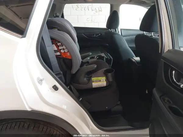 5N1AT2MV4HC746339 2017 NISSAN ROGUE - Image 8