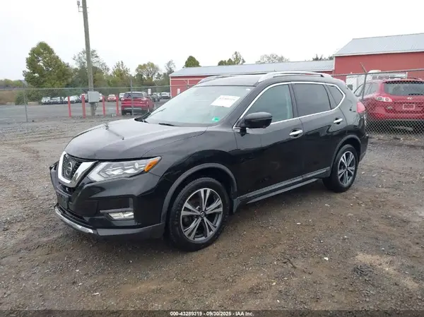 5N1AT2MV4HC747751 2017 NISSAN ROGUE - Image 2