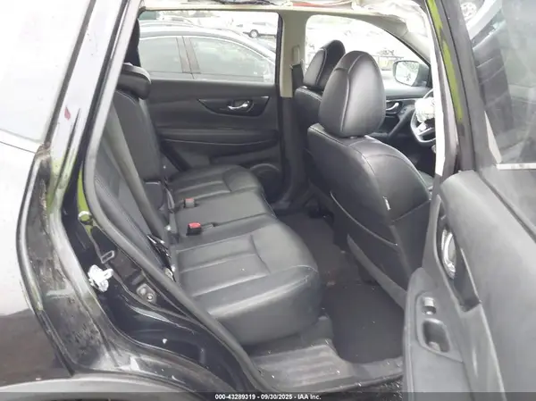 5N1AT2MV4HC747751 2017 NISSAN ROGUE - Image 8