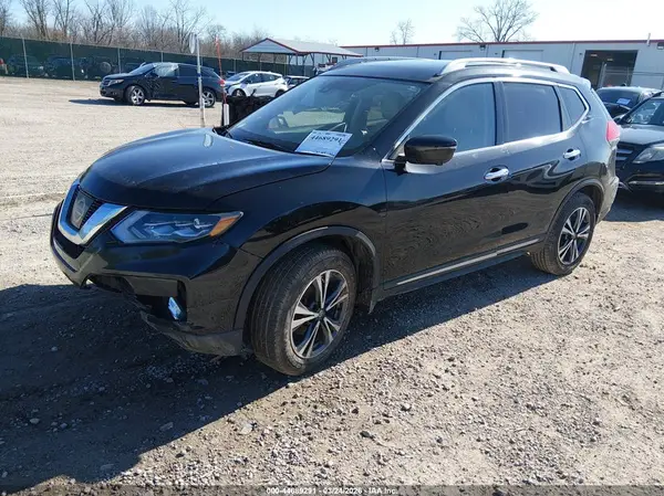 5N1AT2MV4HC747815 2017 NISSAN ROGUE - Image 2