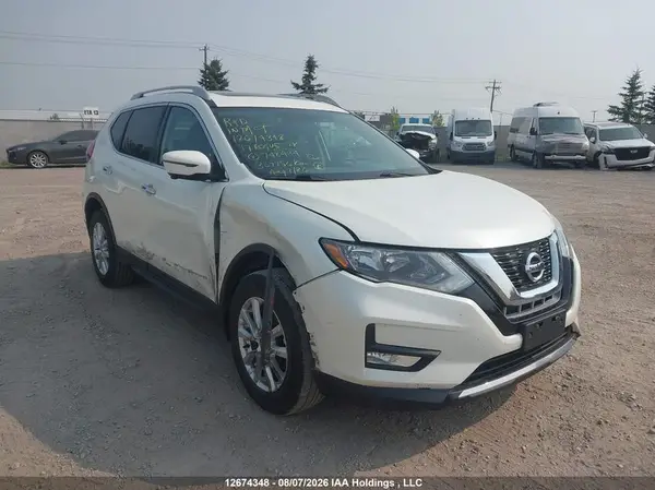 5N1AT2MV4HC748494 2017 NISSAN ROGUE - Image 1