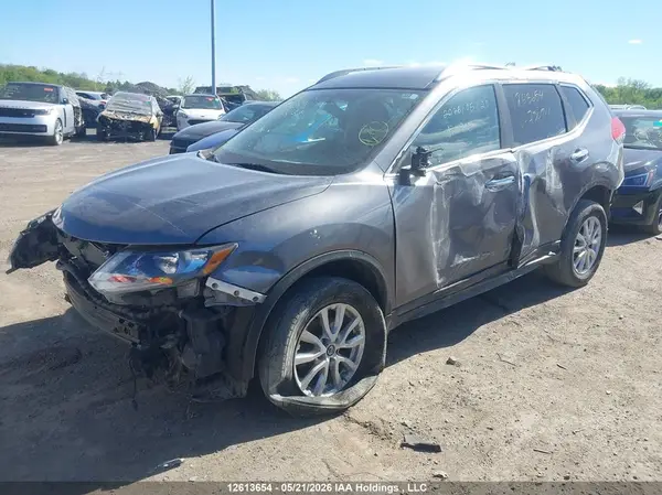 5N1AT2MV4HC750911 2017 NISSAN ROGUE - Image 2