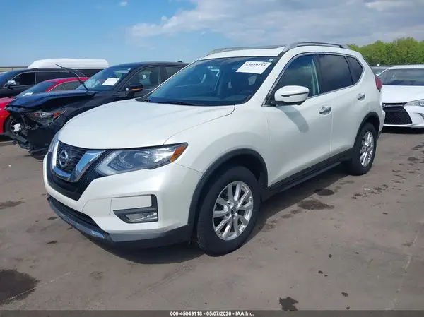 5N1AT2MV4HC750990 2017 NISSAN ROGUE - Image 2