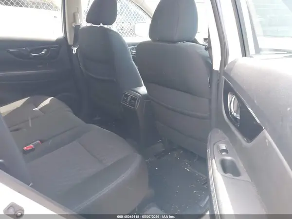 5N1AT2MV4HC750990 2017 NISSAN ROGUE - Image 8