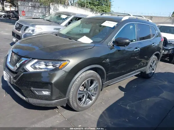 5N1AT2MV4HC753646 2017 NISSAN ROGUE - Image 2