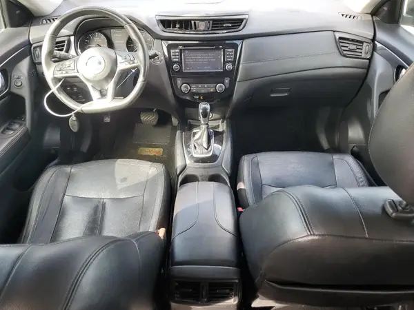 5N1AT2MV4HC759379 2017 NISSAN ROGUE - Image 8